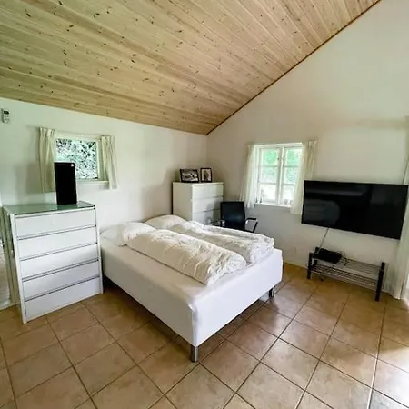Hyggeligt Anneks Pa Thuro, Taet Pa Vandet. Apartmán Svendborg