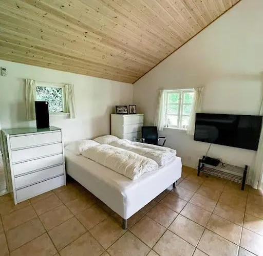 Hyggeligt Anneks Pa Thuro, Taet Pa Vandet. Apartman Svendborg